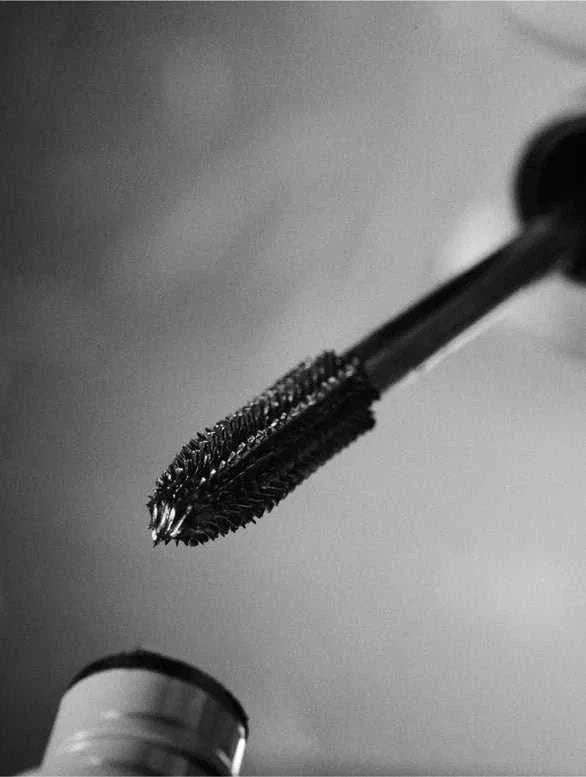 Mascara allungante e volumizzante da uomo