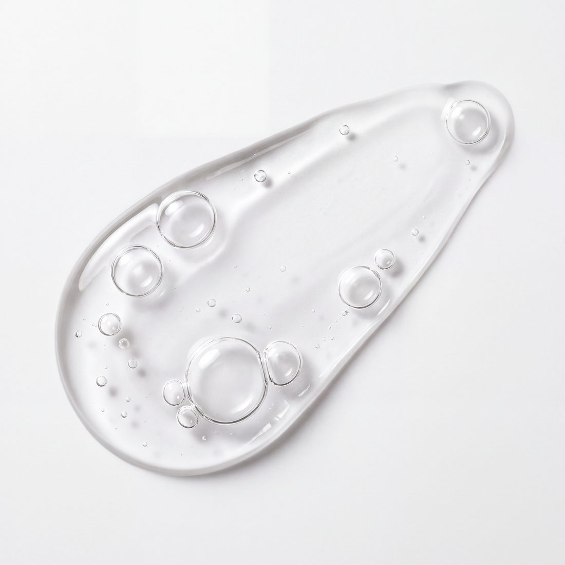 Clear gel texture with air bubbles from VMEN’S Oil-Free Hydrating Gel for Men on a white background.